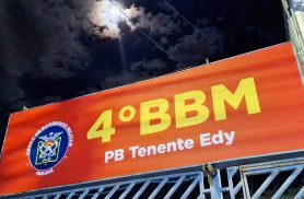 Família busca ajuda e bombeiros removem anel preso em dedo de adolescente