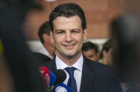 Pesquisa revela quem mais aprova e quem mais desaprova Eduardo Pimentel em Curitiba