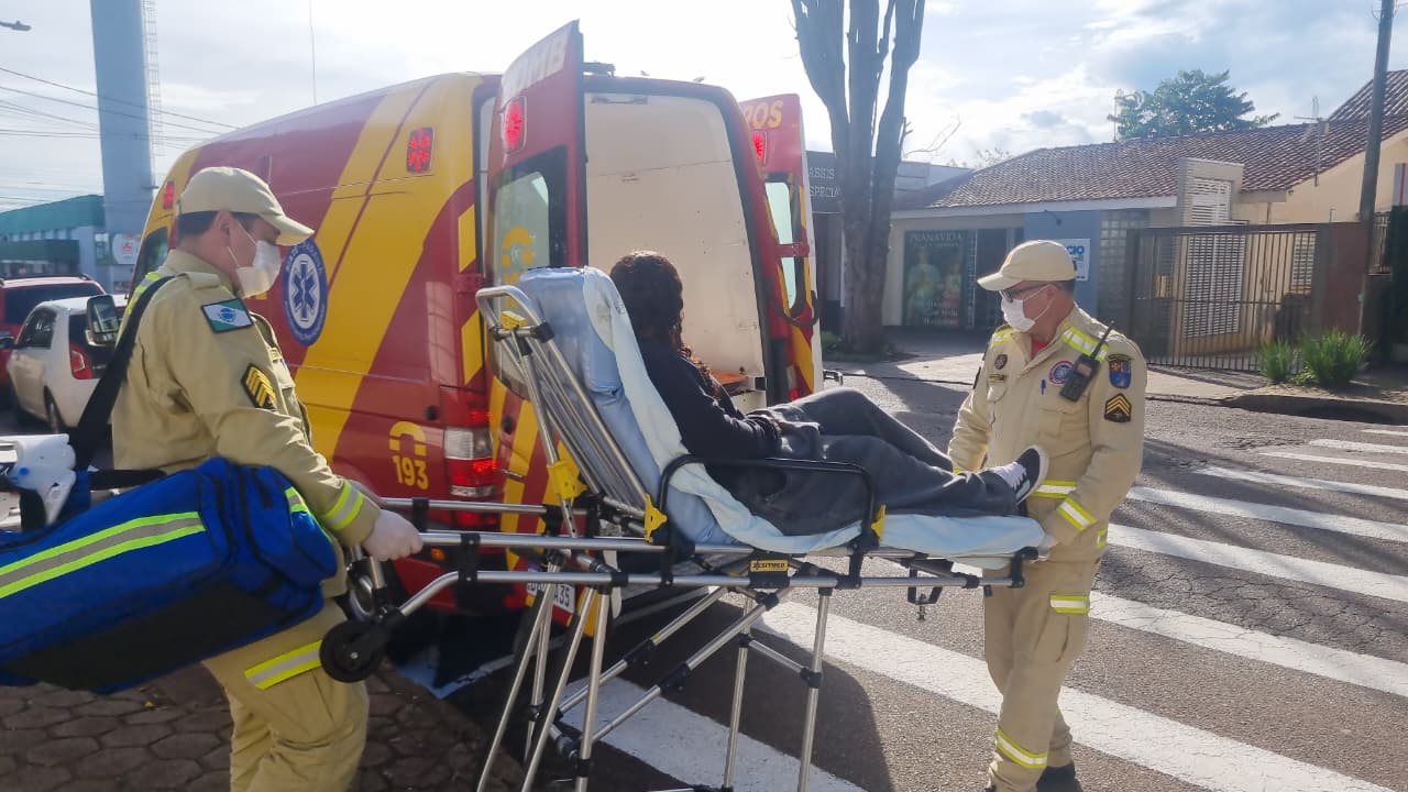 Adolescente sofre queda em colégio de Cascavel e é atendida pelo Siate