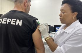 Polícia Penal do Paraná realiza mutirão de vacinação contra gripe e Covid-19 para servidores e presos