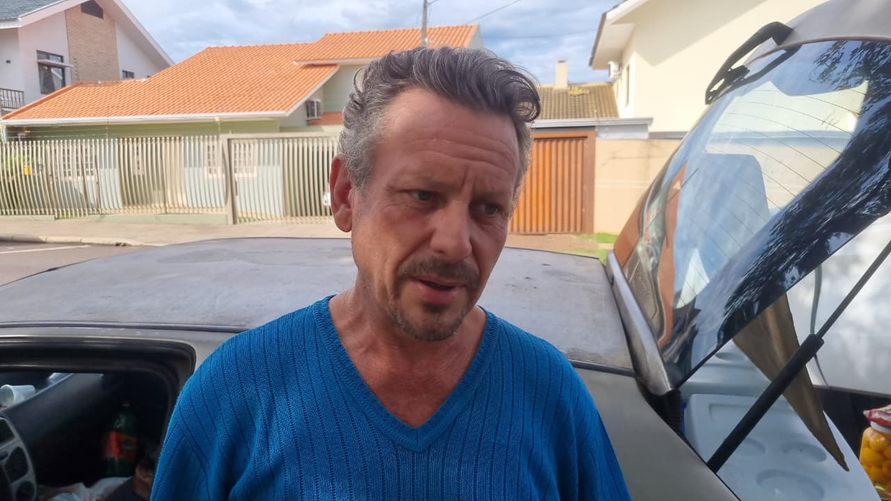 Vendedor de frutas relata “livramento” após quase ser atingido em capotamento