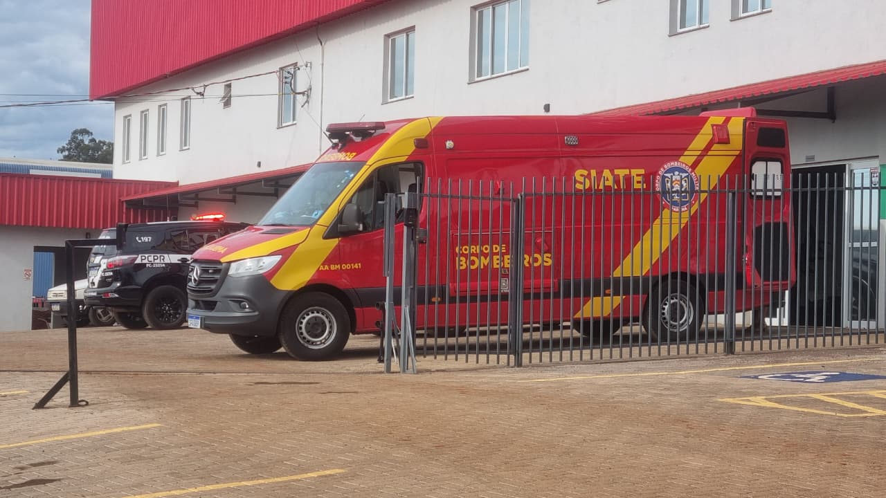 Bombeiros atendem vítima de acidente de trabalho na BR-277