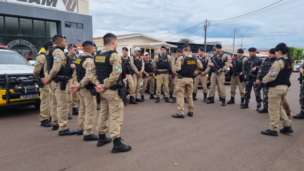 Operação Força Total mobiliza equipes da PM no Bairro Neva, em Cascavel