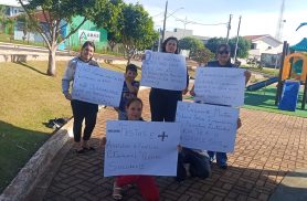 Mães protestam contra 'abandono' a crianças autistas em Santa Tereza do Oeste