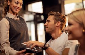 Como elevar a experiência do cliente em bares