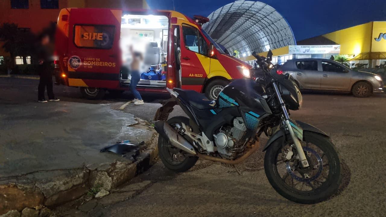 Motociclista fica ferido em acidente de trânsito na Rua Jacarezinho