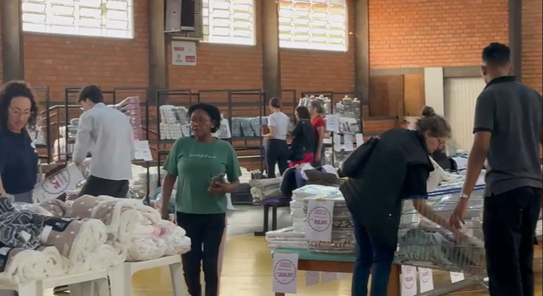Atenção: amanhã é o último dia para aproveitar o Bazar de enxoval da APAE com preços imperdíveis