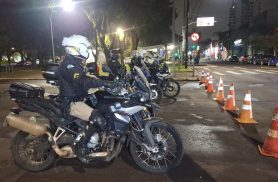 Operação Lei Seca reforça fiscalização na Avenida Brasil durante a madrugada