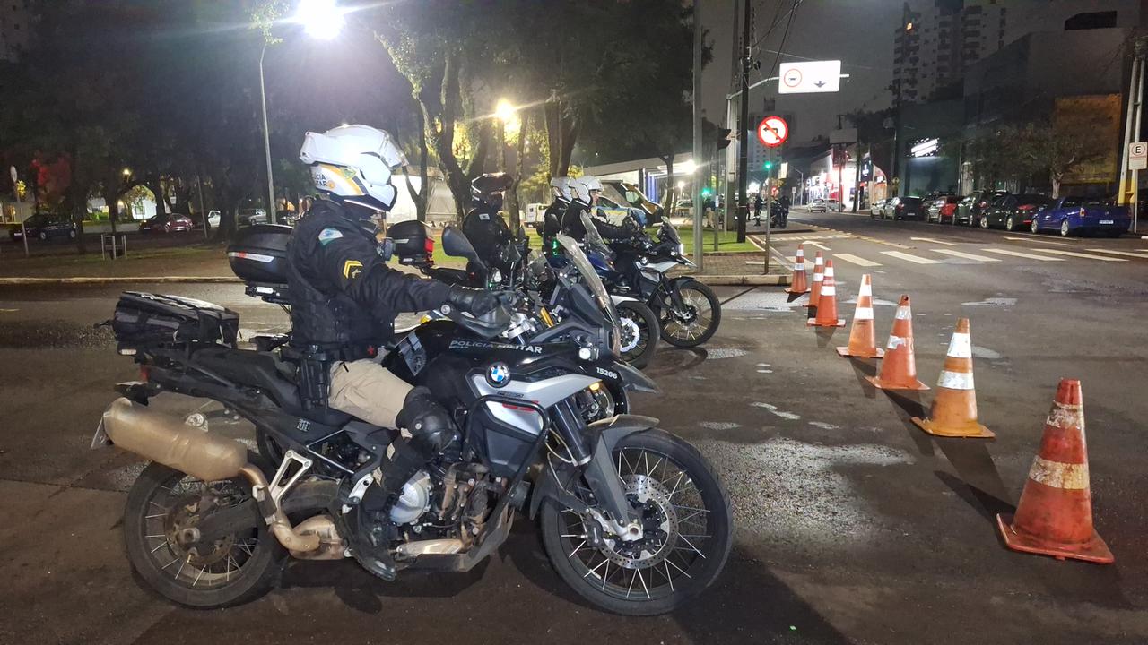Operação Lei Seca reforça fiscalização na Avenida Brasil durante a madrugada
