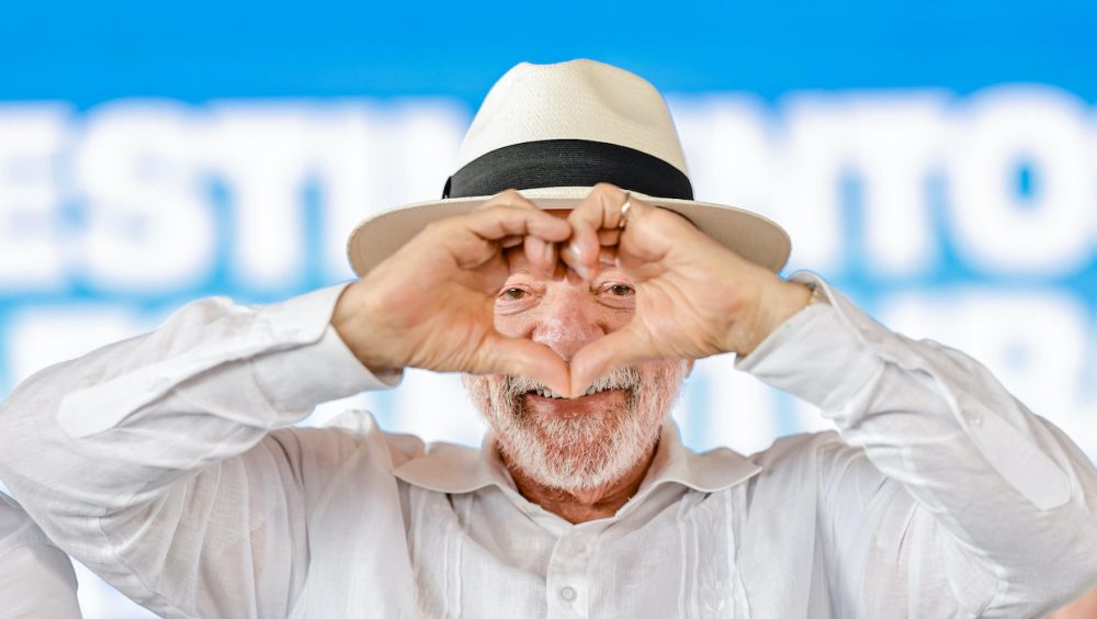 Lula dizia que culpa era de Bolsonaro; agora afirma que não controla combustíveis Imagem referente a Lula dizia que culpa era de Bolsonaro; agora afirma que não controla combustíveis