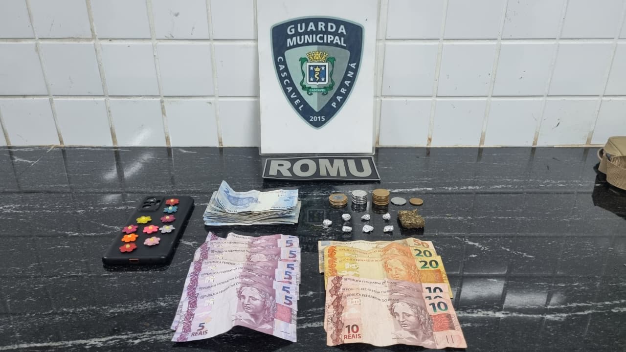 Tráfico de drogas: dois adolescentes e uma mulher são flagrados pela GM