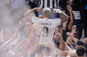 Gabigol é expulso de Santos x Vitória por reproduzir gesto obsceno logo após fazer gol