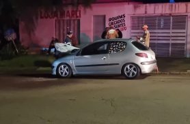 Princípio de incêndio em Peugeot 206 mobiliza Corpo de Bombeiros no Bairro Floresta