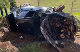 Motorista fica gravemente ferido após capotamento na PR-466