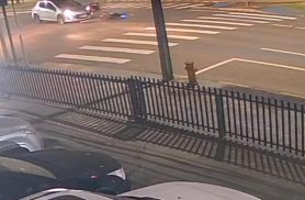 Câmera flagra acidente entre Peugeot 308 e veículo elétrico na Avenida Brasil