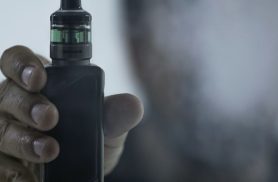 Dia Mundial sem Tabaco: novas tecnologias camuflam vapes e são desafio