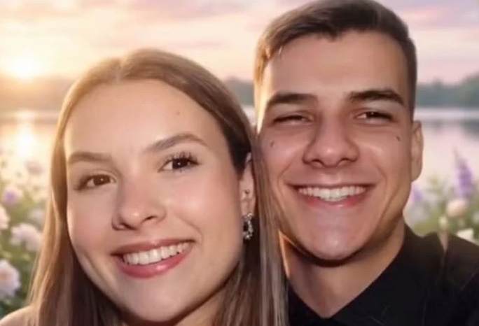 Acidente trágico! Casal jovem morre após carro sair da estrada e despencar em barranco no Sudoeste Imagem referente a Acidente trágico! Casal jovem morre após carro sair da estrada e despencar em barranco no Sudoeste