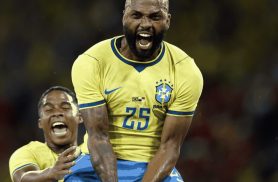 Ancelotti escala 2 times e seleção se despede com goleada sobre Panamá