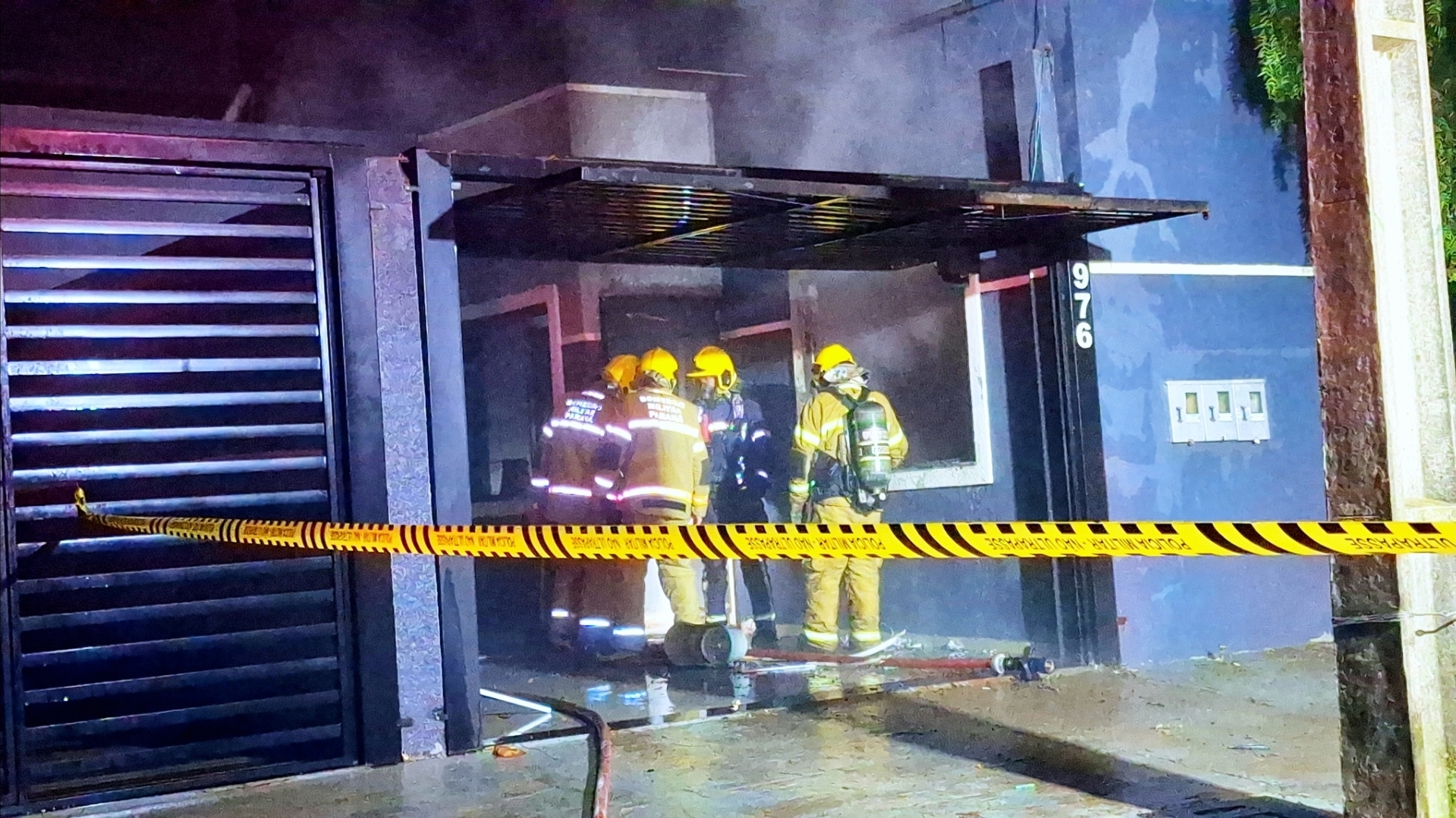 Incêndio atinge residência no Cascavel Velho e deixa morador ferido por inalação de fumaça