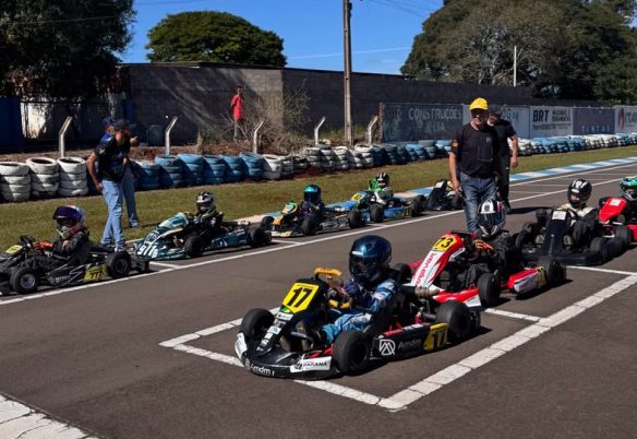 Jovens pilotos de Cascavel conquistam primeiro e segundo lugar na Copa Metropolitana de Kart