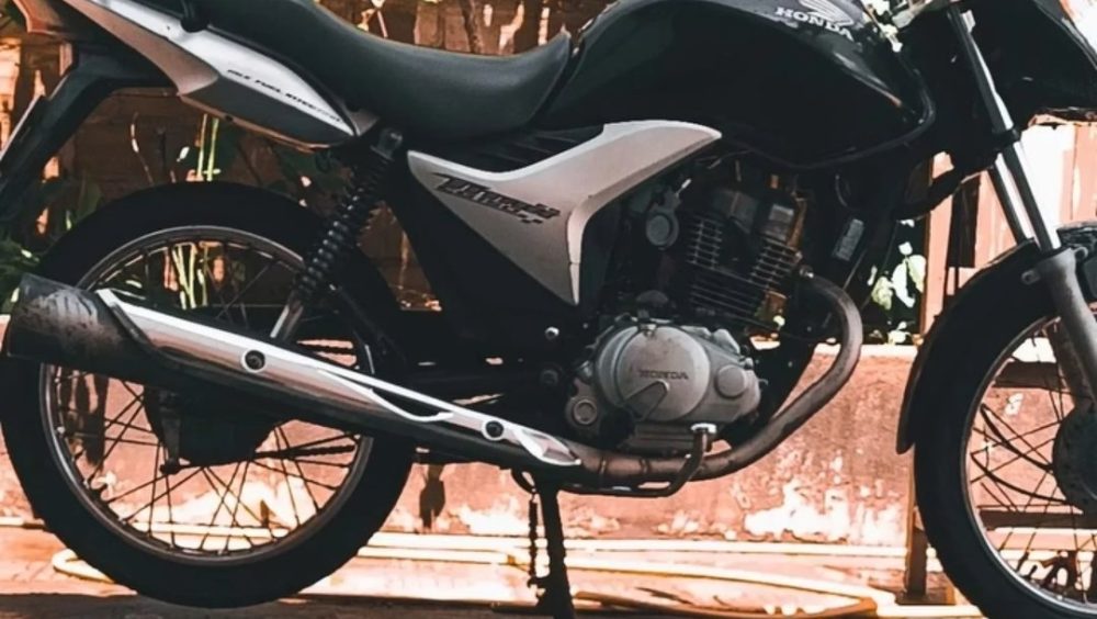 Motocicleta Honda CG Titan é furtada de garagem na Região do Lago em Cascavel Imagem referente a Motocicleta Honda CG Titan é furtada de garagem na Região do Lago em Cascavel