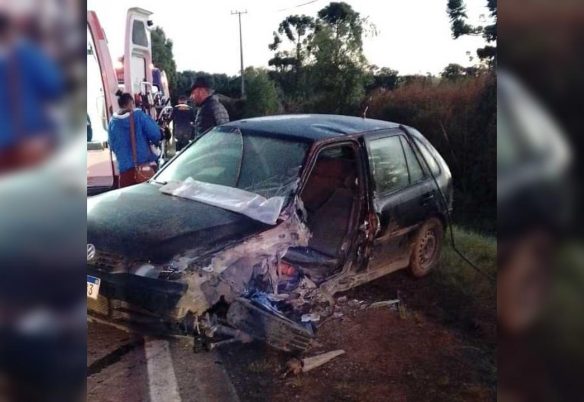 Acidente entre caminhonete e Gol deixa três feridos na PR-170