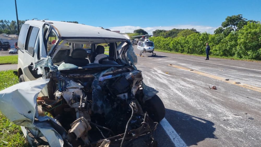 PRF dá detalhes sobre grave acidente envolvendo dois carros e um caminhão na BR-369 Imagem referente a PRF dá detalhes sobre grave acidente envolvendo dois carros e um caminhão na BR-369