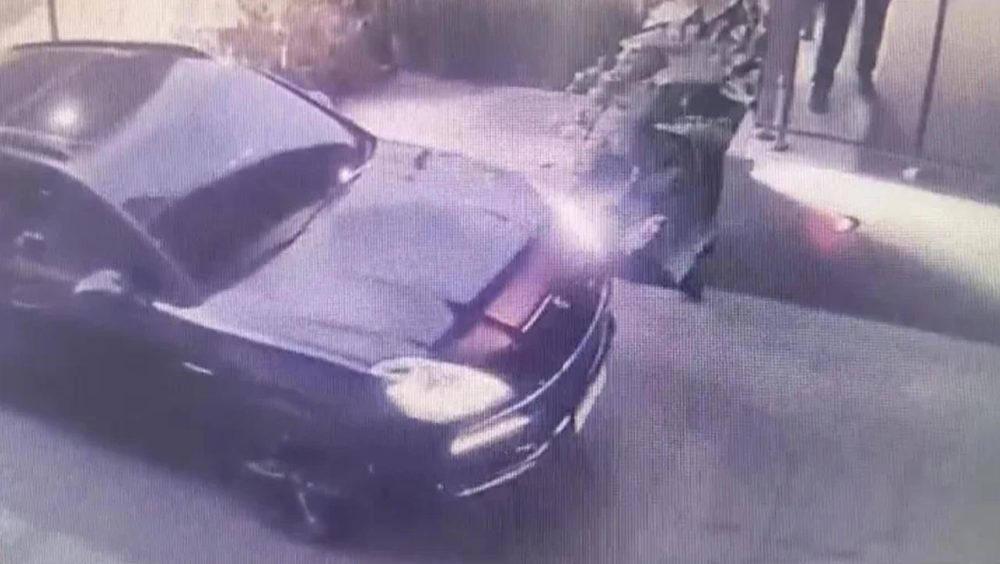 Homem passa a noite com mulher conhecida em festa e amanhece sem Porsche na garagem Imagem referente a Homem passa a noite com mulher conhecida em festa e amanhece sem Porsche na garagem