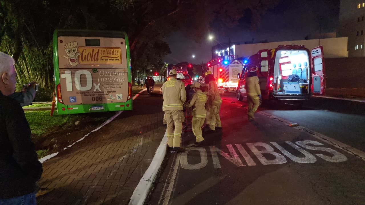 Colisão entre ônibus deixa passageiros feridos e mobiliza grande operação de resgate em Cascavel