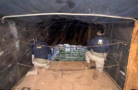 PRF encontra 139 quilos de cocaína escondidos em compartimento oculto de carreta em Cascavel