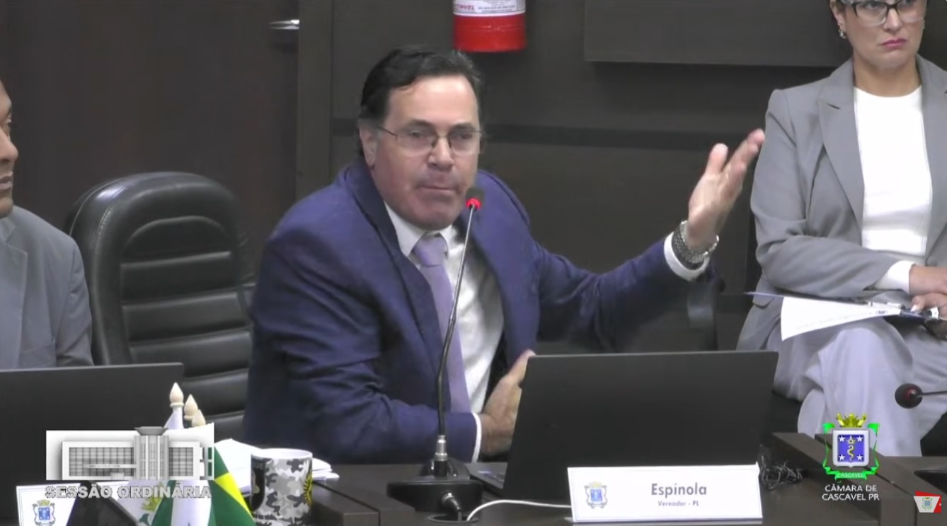 “Quantos aqui já tiveram uma dor de barriga no meio da rua?”: fala de vereador marca debate sobre projeto dos garis em Cascavel