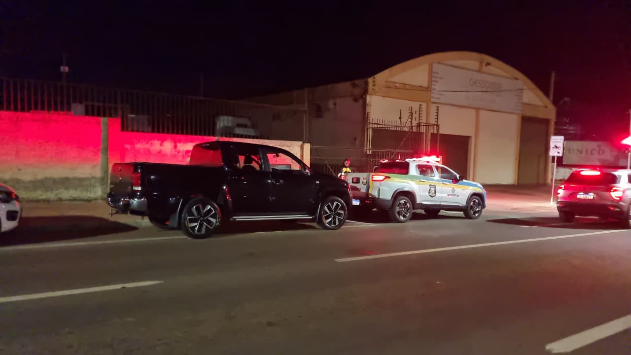 Motorista é preso por embriaguez ao volante e por ameaçar agente de trânsito em Cascavel