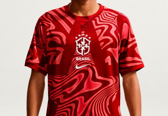Polêmica camisa vermelha da Seleção estará na Copa; FIFA define uniformes do Brasil na fase de grupos