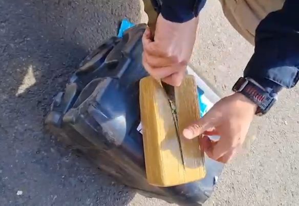 PRF apreende quase 50 quilos de pasta base de cocaína escondidos em carreta na BR-277, em Guarapuava