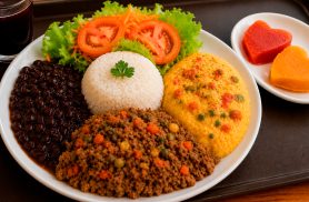 Restaurante Popular serve carne moída à primavera e polenta à mexicana nesta terça-feira em Cascavel