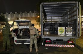BPFRON e Polícia Federal apreendem 4 mil pacotes de cigarros contrabandeados em Foz do Iguaçu
