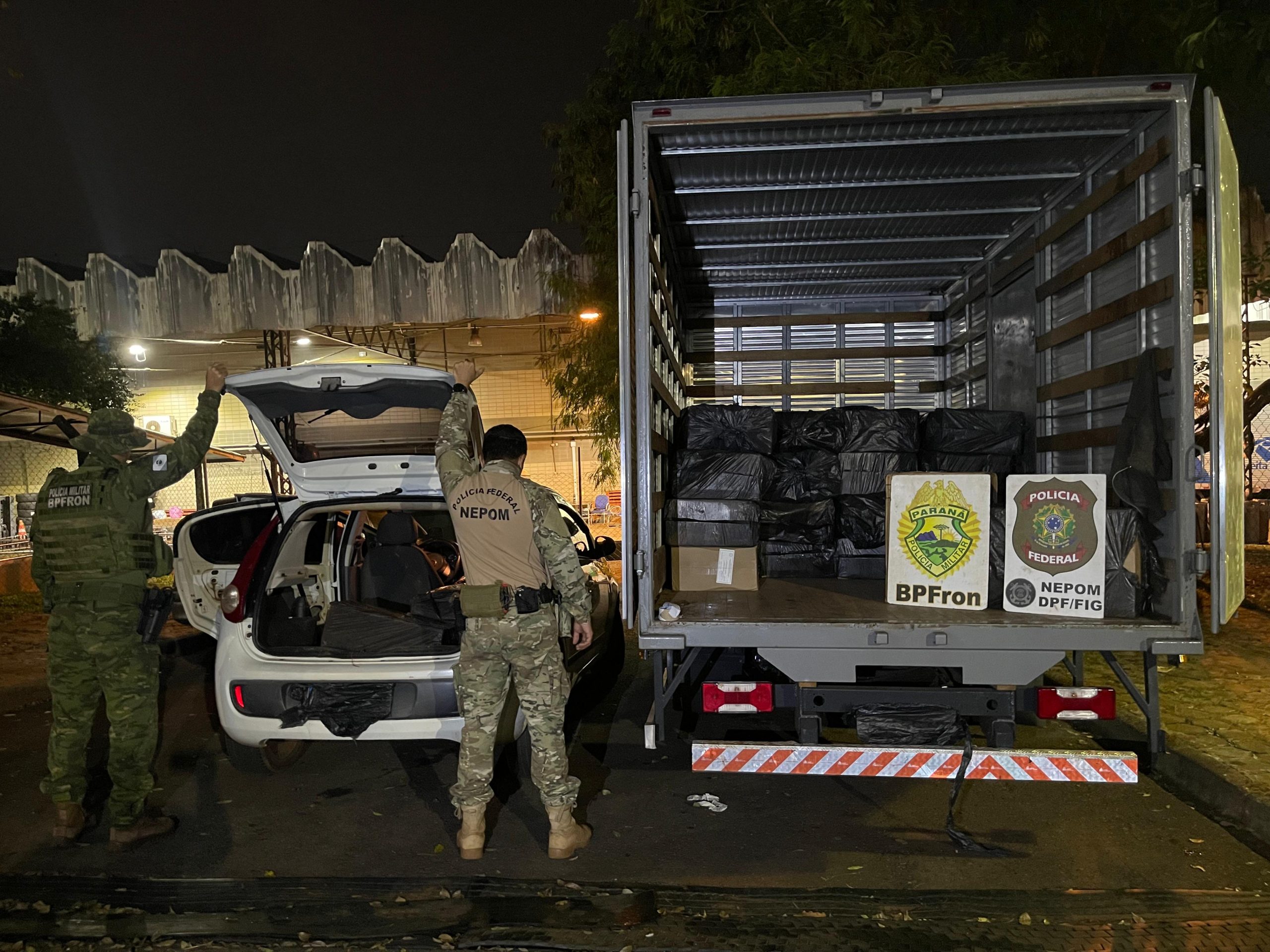 BPFRON e Polícia Federal apreendem 4 mil pacotes de cigarros contrabandeados em Foz do Iguaçu