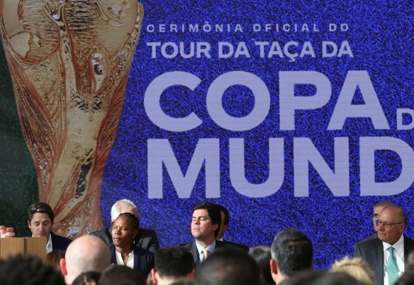 Lula sanciona lei da Copa do Mundo Feminina e reconhece pioneiras