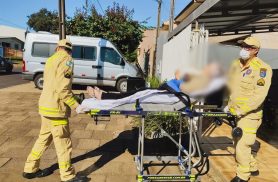 Idosa cai da escada e fica ferida no Bairro Brasília em Cascavel