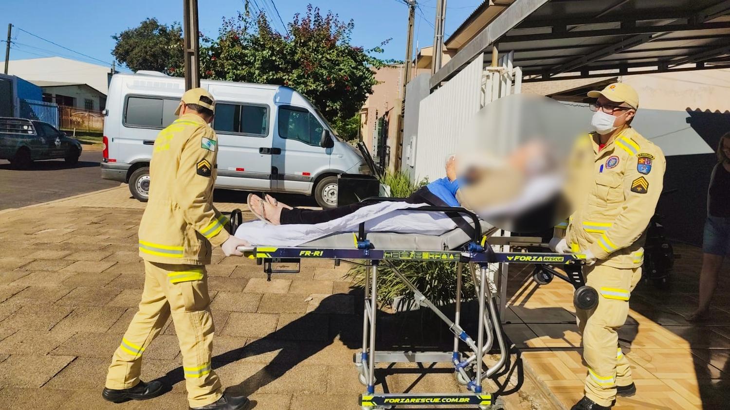 Idosa cai da escada e fica ferida no Bairro Brasília em Cascavel