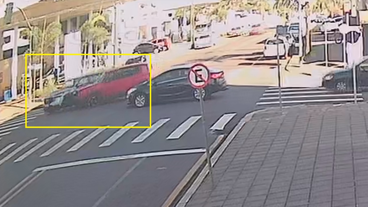 Câmera registra acidente entre HR-V e Jeep Renegade no Cancelli
