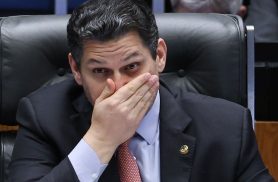 Alcolumbre mantém silêncio sobre 6x1 e oposição tenta preservar escala