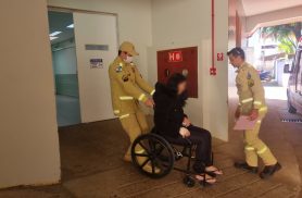 Vidro de box estoura e mulher fica ferida em condomínio no Parque Verde, em Cascavel