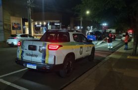 Veículos são apreendidos durante fiscalização de trânsito na Rua Minas Gerais