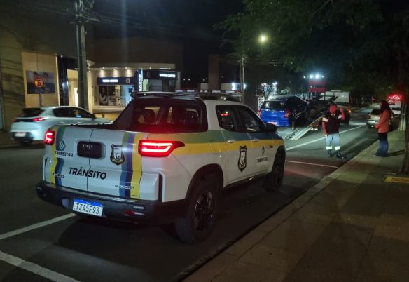 Veículos são apreendidos durante fiscalização de trânsito na Rua Minas Gerais