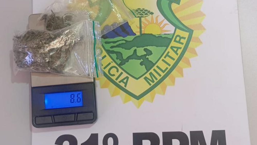 Homem é abordado pela Rotam e acaba encaminhado por porte de maconha em Assis Chateaubriand Imagem referente a Homem é abordado pela Rotam e acaba encaminhado por porte de maconha em Assis Chateaubriand