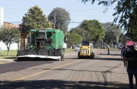 Prefeitura inicia serviços de microrrevestimento em importantes ruas da Região Sul