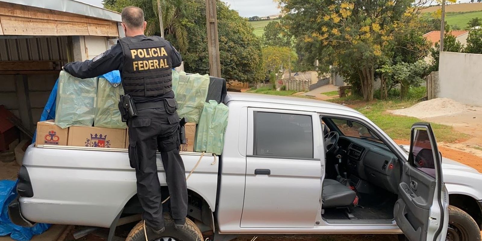 Imagem referente a Comércio ilegal de cigarros eletrônicos e convencionais é alvo da PF