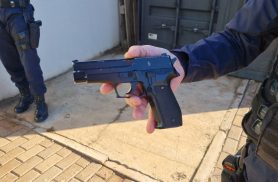 Vítima de assalto é agredida com coronhada e ladrão adolescente é espancado por populares