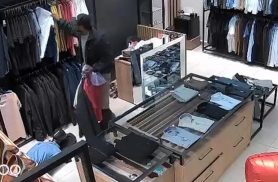 Lamentável: Câmera flagra ladrão fazendo a limpa em loja de roupas de Cascavel